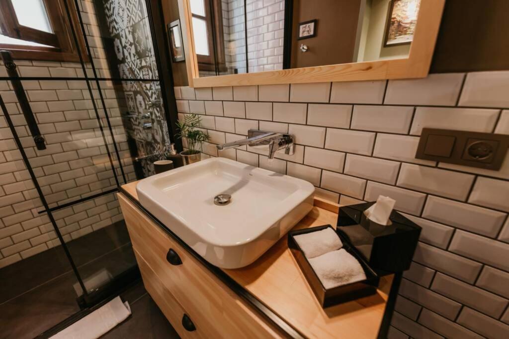 Galadoo Suites 3Rd Floor Стамбул Экстерьер фото